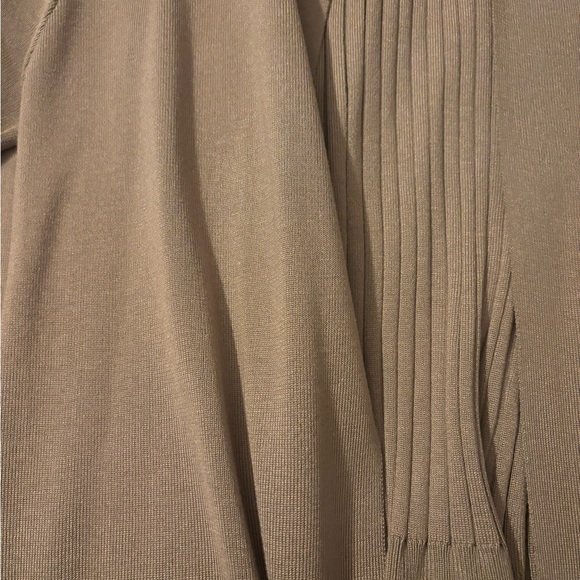 Sophisticated Beige/camel/khaki 3- piece Women's Pantsuit One Size fits 4-16 - Picture 16 of 16